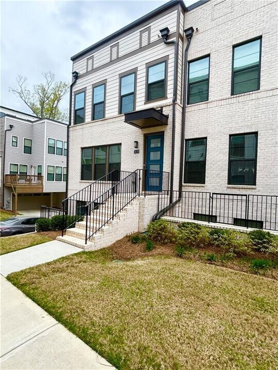 1038 Burnside Ln. NW in Atlanta, GA - Building Photo