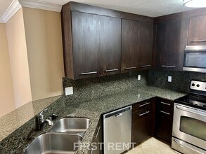 7585 Charmant Dr in San Diego, CA - Building Photo - Building Photo