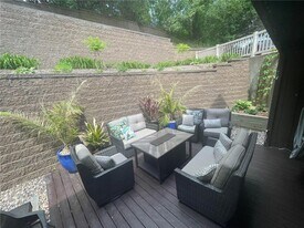 907 Coulee Rd in Hudson, WI - Building Photo