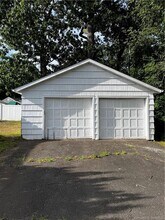 245 Pershing Ave in New Britain, CT - Building Photo - Building Photo