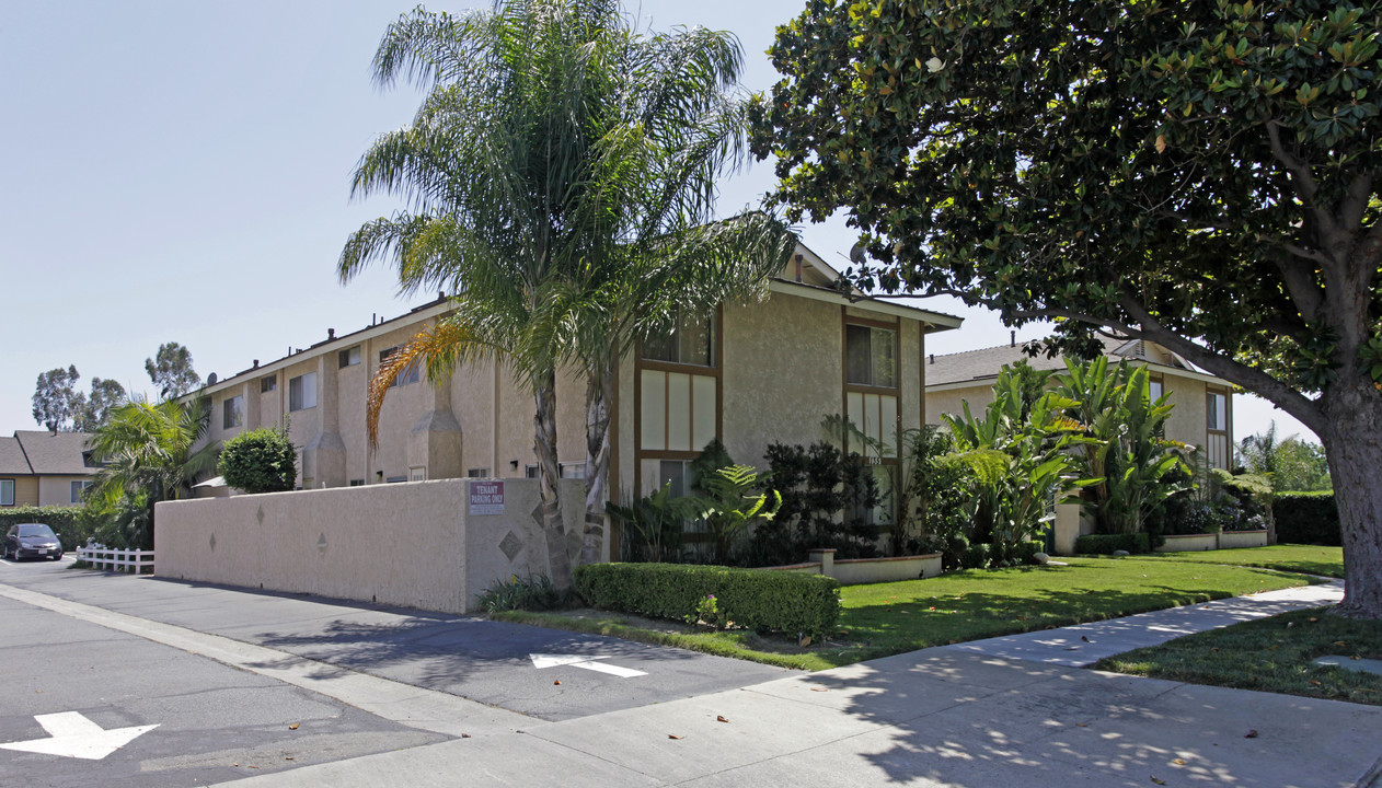 Euclid Villas Apartment Homes in Ontario, CA - Building Photo