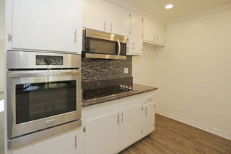 The Cottages in La Habra, CA - Building Photo - Interior Photo