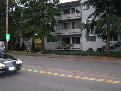 Sterling Manor in Seattle, WA - Building Photo