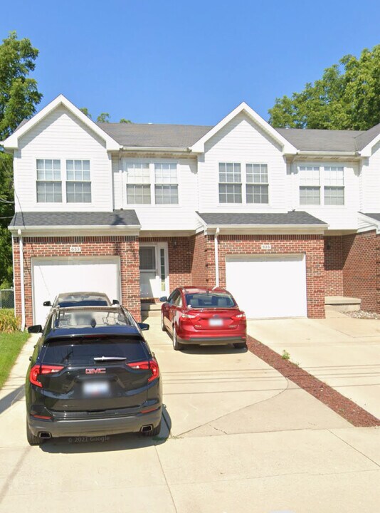 635 Renker Rd in Lansing, MI - Foto de edificio