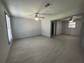 301 19th Ave N in Texas City, TX - Building Photo - Building Photo