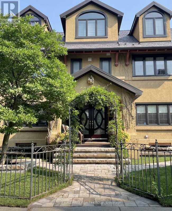 604 Queen Elizabeth Driveway