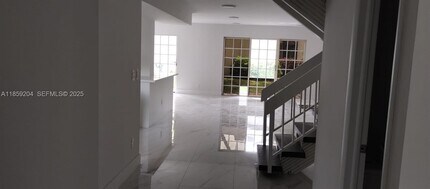 9719 N New River Canal Rd in Plantation, FL - Foto de edificio - Building Photo