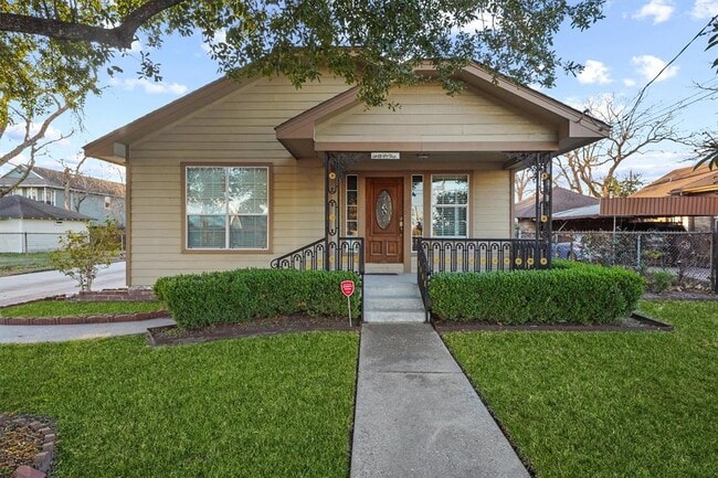 property at 1615 Airline Dr
