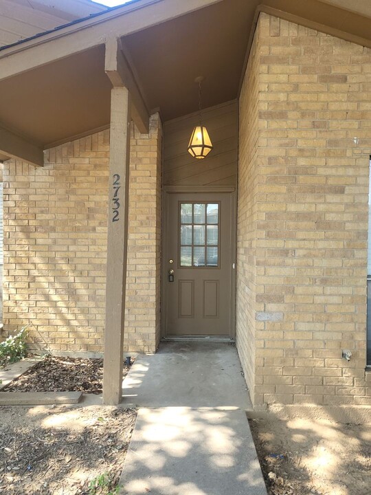 2732 St George Pl in Arlington, TX - Building Photo