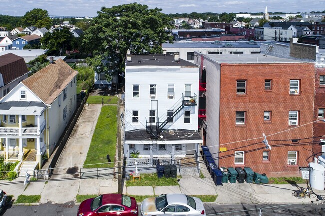 285 Bertrand Ave in Perth Amboy, NJ - Building Photo - Primary Photo