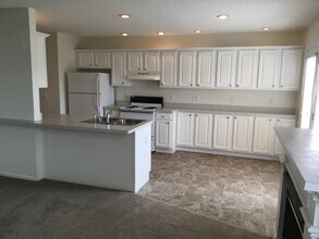 931 Jasmine Dr in Troy, OH - Foto de edificio - Building Photo