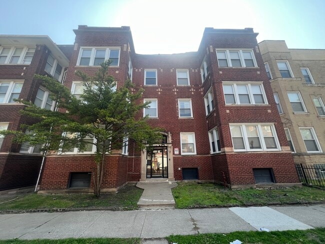 property at 6611 S Greenwood Ave