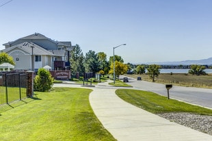 The Shores At McIntosh Lake Apartments
