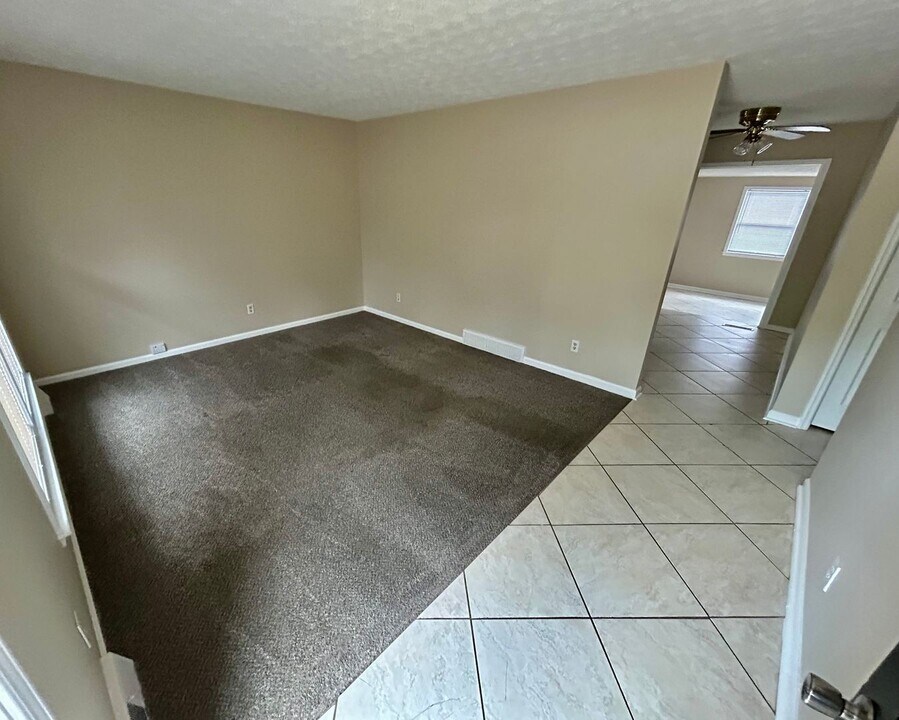 242 Quebec Way in Lexington, KY - Building Photo