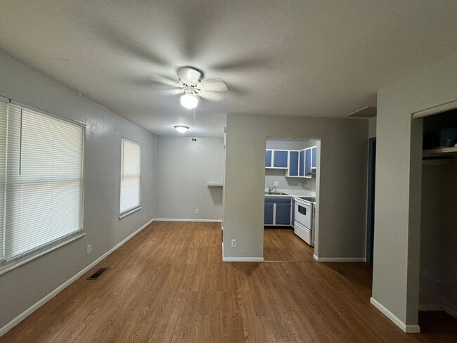 2108 W Sunset Dr in Carbondale, IL - Building Photo - Building Photo