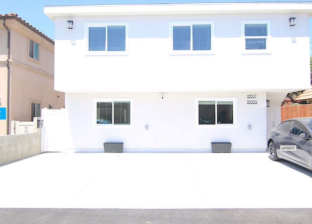 18507 Burin Ave in Redondo Beach, CA - Building Photo