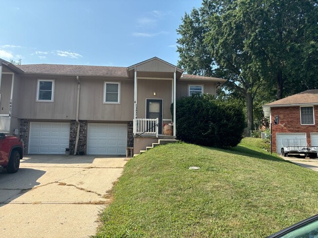 property at 16427 E 28th Terrace Ct S