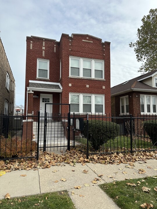 7755 S Clyde Ave in Chicago, IL - Building Photo