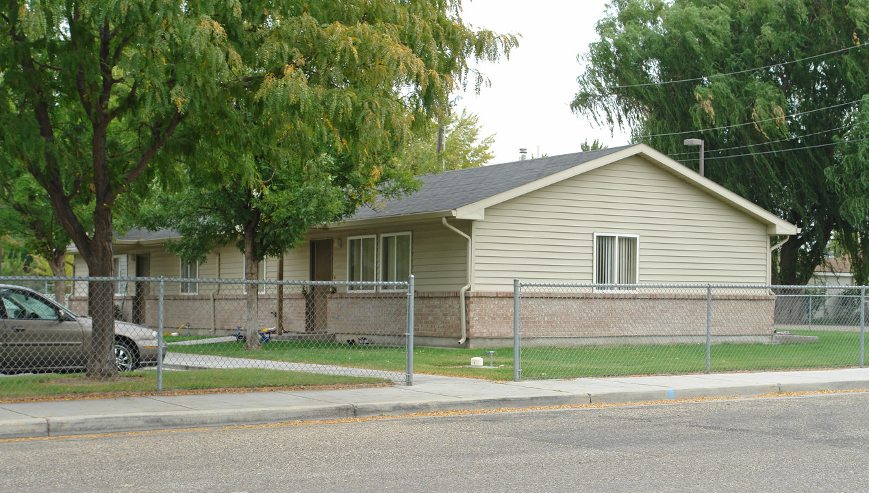 812 4th St N in Nampa, ID - Building Photo