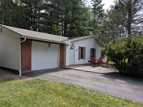 617 Katrina Falls Rd in Rock Hill, NY - Building Photo - Building Photo