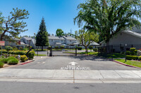 2600 Brookside Dr in Bakersfield, CA - Foto de edificio - Building Photo