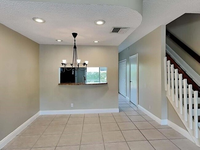 9951 NW 56th Pl in Coral Springs, FL - Foto de edificio - Building Photo