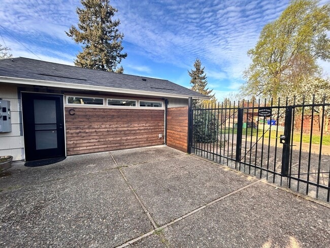 12701 SE Salmon Ct in Portland, OR - Building Photo - Building Photo