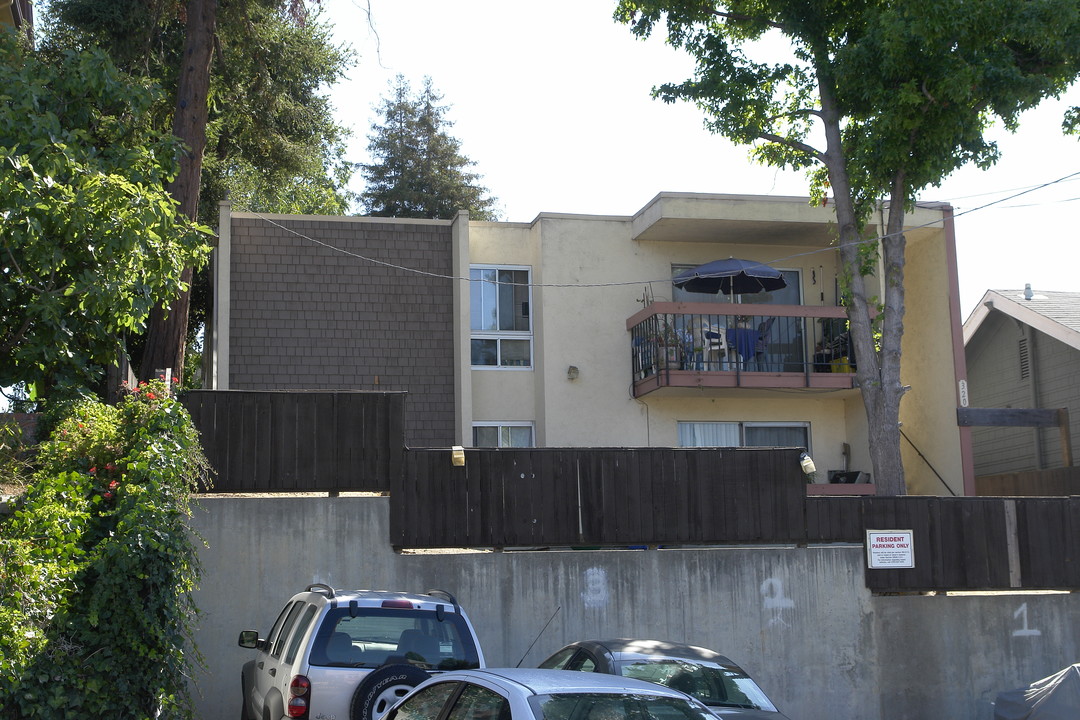 320 Haddon Rd in Oakland, CA - Building Photo