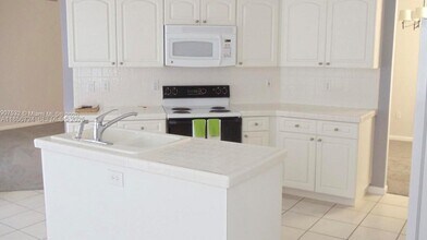 575 SE 29th Dr in Homestead, FL - Building Photo - Building Photo