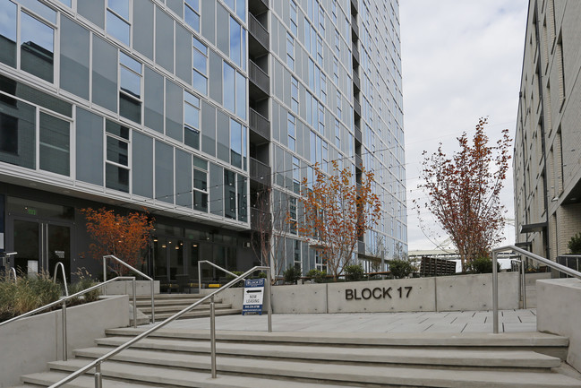 Block 17 Phase II in Portland, OR - Foto de edificio - Building Photo