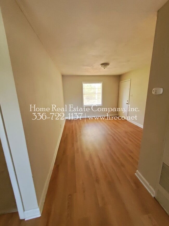 1332 Gray Ave NE in Winston-Salem, NC - Foto de edificio - Building Photo