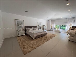 323 Caribbean Rd in Key Biscayne, FL - Building Photo - Building Photo