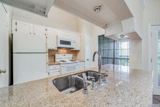 8611 Datapoint Dr in San Antonio, TX - Building Photo - Building Photo