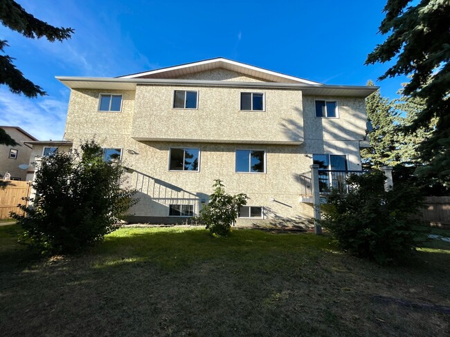 5009 13 Av NW in Edmonton, AB - Building Photo - Building Photo