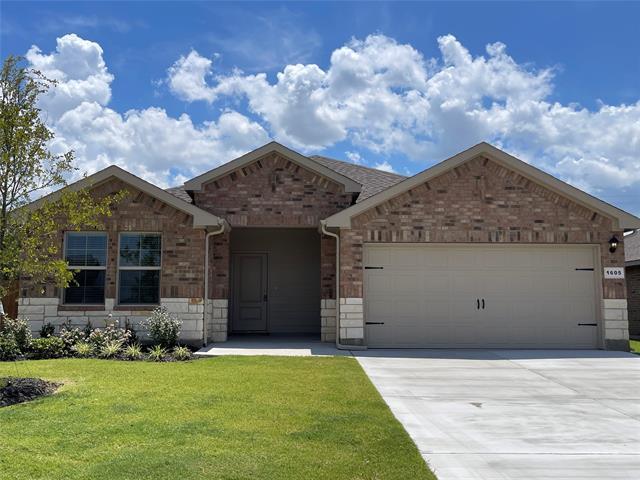 1605 Marsh St in Cleburne, TX - Foto de edificio
