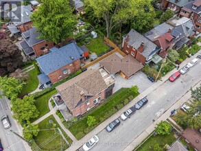 202-202 Rusholme Rd in Toronto, ON - Building Photo - Building Photo