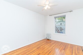61-17 68th Ave, Unit 2B in Queens, NY - Foto de edificio - Building Photo
