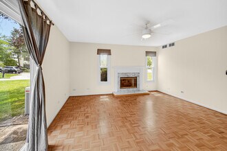 483 Highland Grove Dr in Buffalo Grove, IL - Building Photo - Building Photo