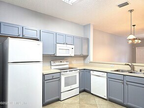 824 Southern Creek Dr in Jacksonville, FL - Building Photo - Building Photo