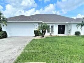 2118 Amarillo Ln in Punta Gorda, FL - Building Photo