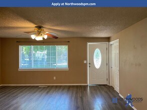 2441 Flanders St in White City, OR - Building Photo - Building Photo