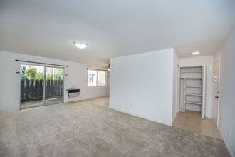 12200 Montecito Rd in Seal Beach, CA - Building Photo - Building Photo