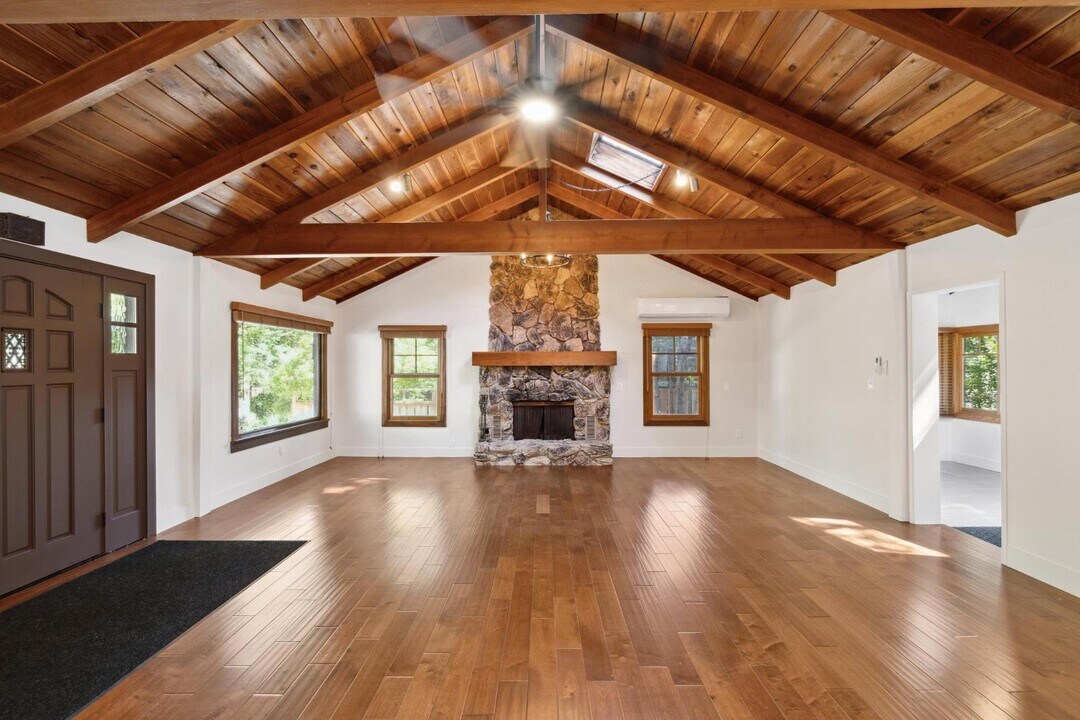 19940 Oakmont Dr in Los Gatos, CA - Building Photo