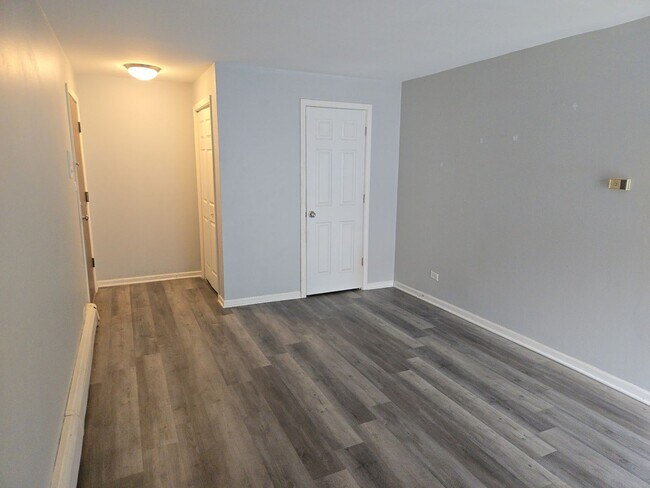 38 W 65th St in Westmont, IL - Building Photo - Building Photo