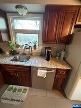 106 Rochelle Pkwy in Saddle Brook, NJ - Foto de edificio - Building Photo