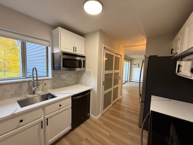 1 Sundance Dr in Branford, CT - Building Photo - Building Photo