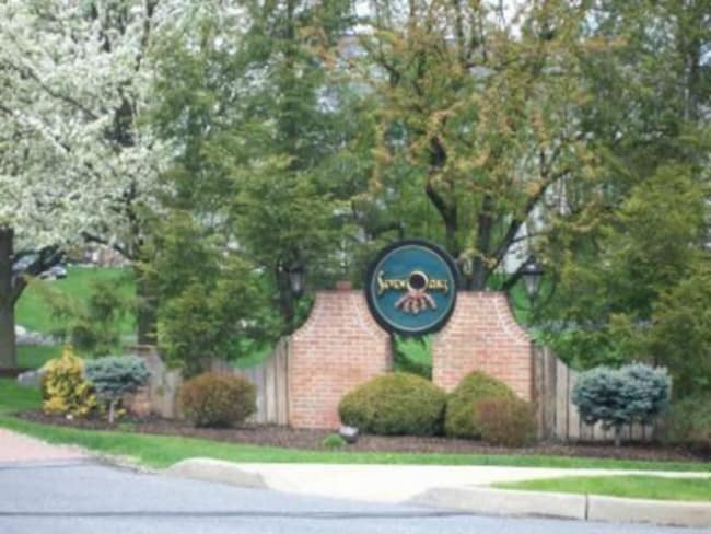 806 Christopher Dr in Wyomissing, PA - Building Photo - Building Photo