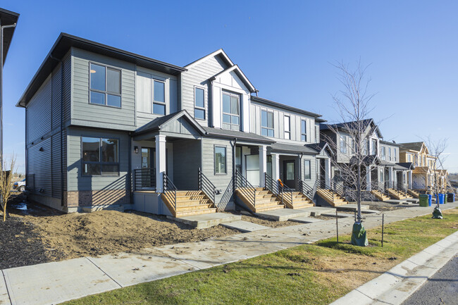 Silverton Townhouses in Calgary, AB - Building Photo - Primary Photo