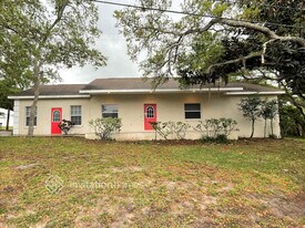 194 Vermont Ave in Tarpon Springs, FL - Building Photo