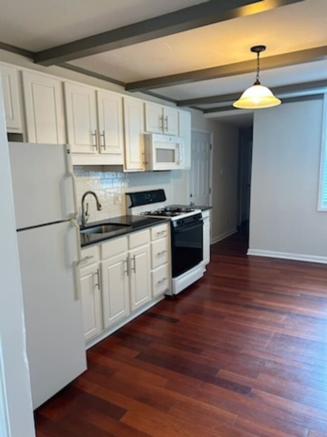 property at 1303 S 6th St